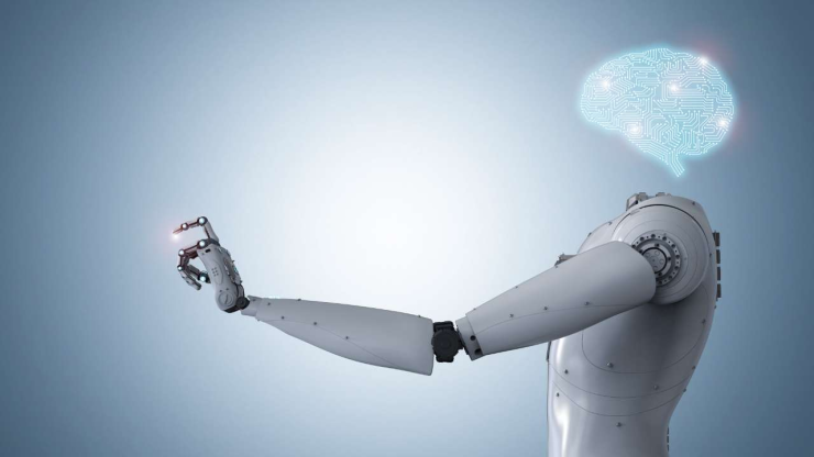 Изображение робота с искусственным интеллектом и светящимся мозгом как концепция глобальных трендов цифровизации