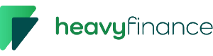 Логотип Heavyfinance.com маленькими буквами, где первая часть выделена зеленым, а спереди расположены два треугольника