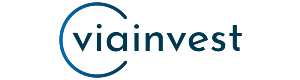 Логотип Viainvest.com маленькими черными буквами с обрамлением полукругом первой части названия via