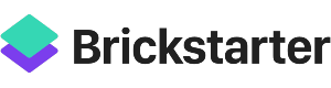 Логотип Brickstarter.com с названием черного цвета и визуальной частью в виде двух квадратов зеленого и синего цвета